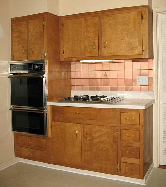 Do these 60s kitchen drawers have narrower boxes than the faces?