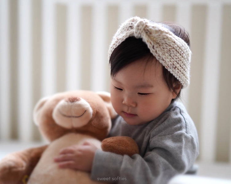 Easy Knit-Look Headband · Free Crochet Pattern & Video Tutorial